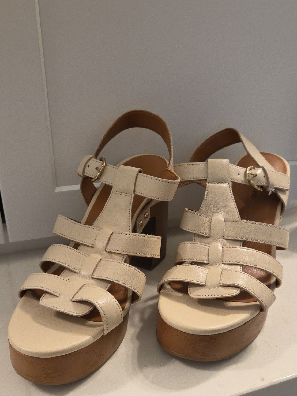 Lucky Brand Cream Strappy Platform Sandals